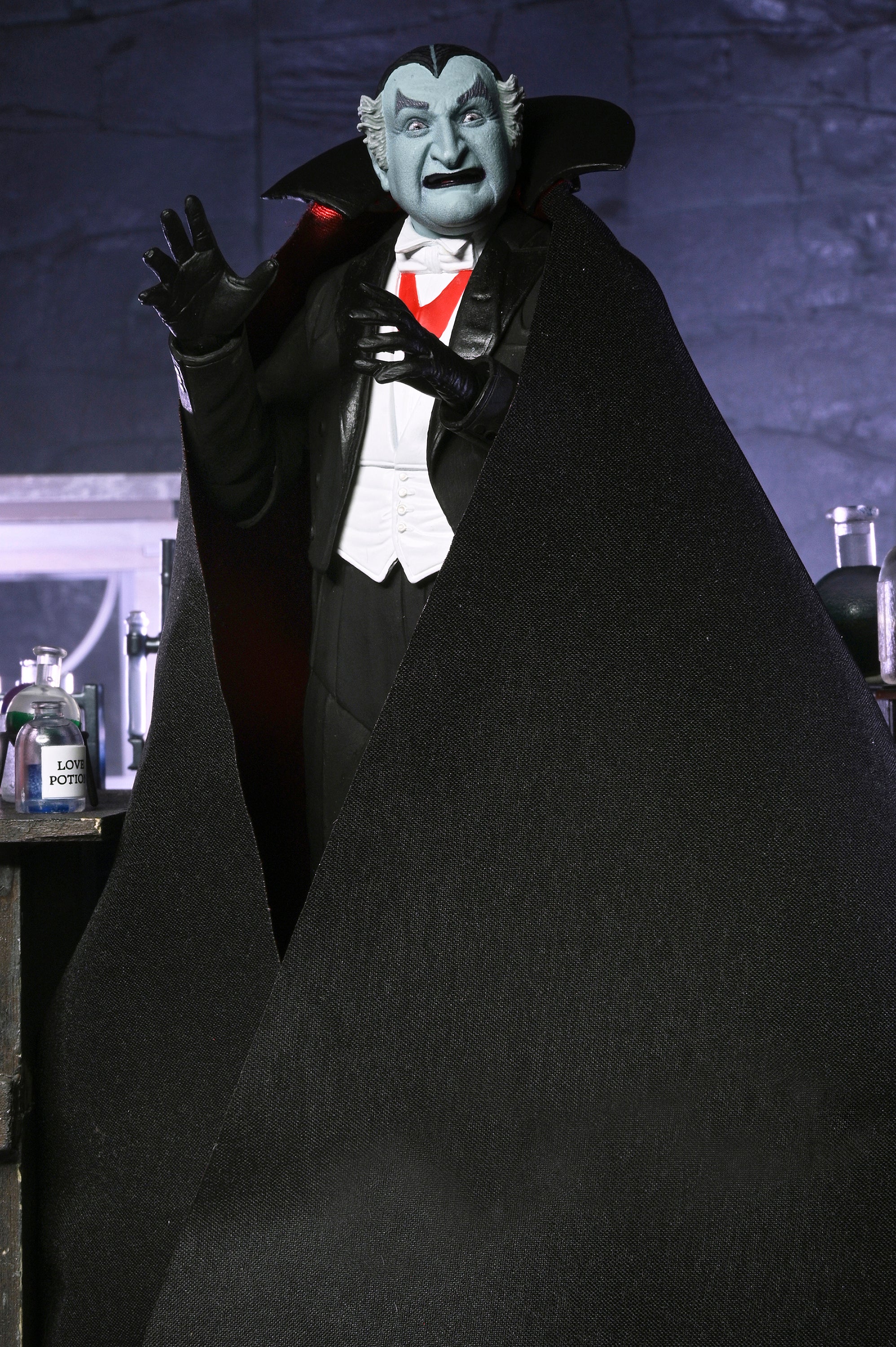The Munsters (TV Series) - Ultimate Grandpa Munster 7” Scale Action Figure - Image 4