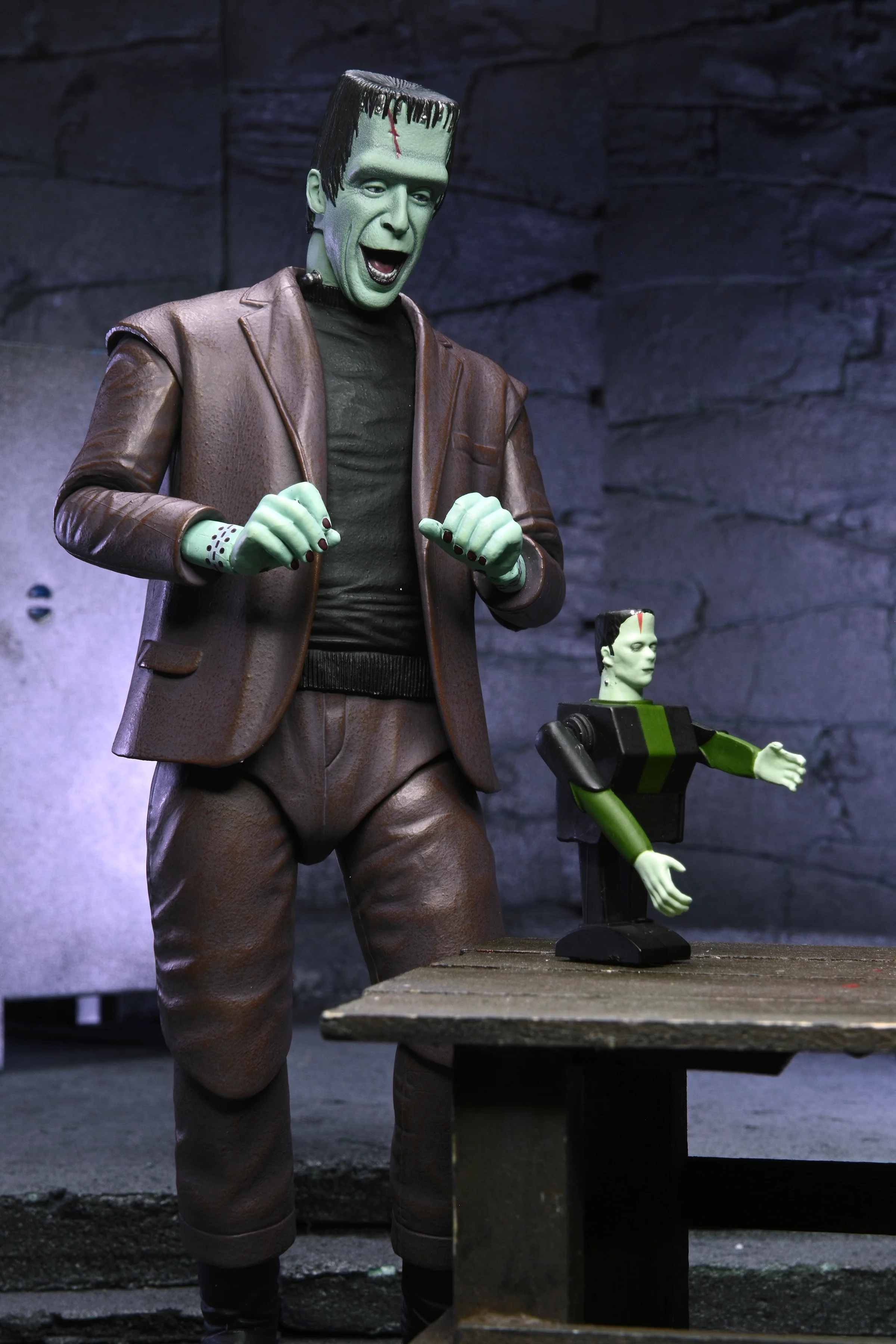 The Munsters (TV Series) - Ultimate Herman Munster 7” Scale Action Figure - Image 2