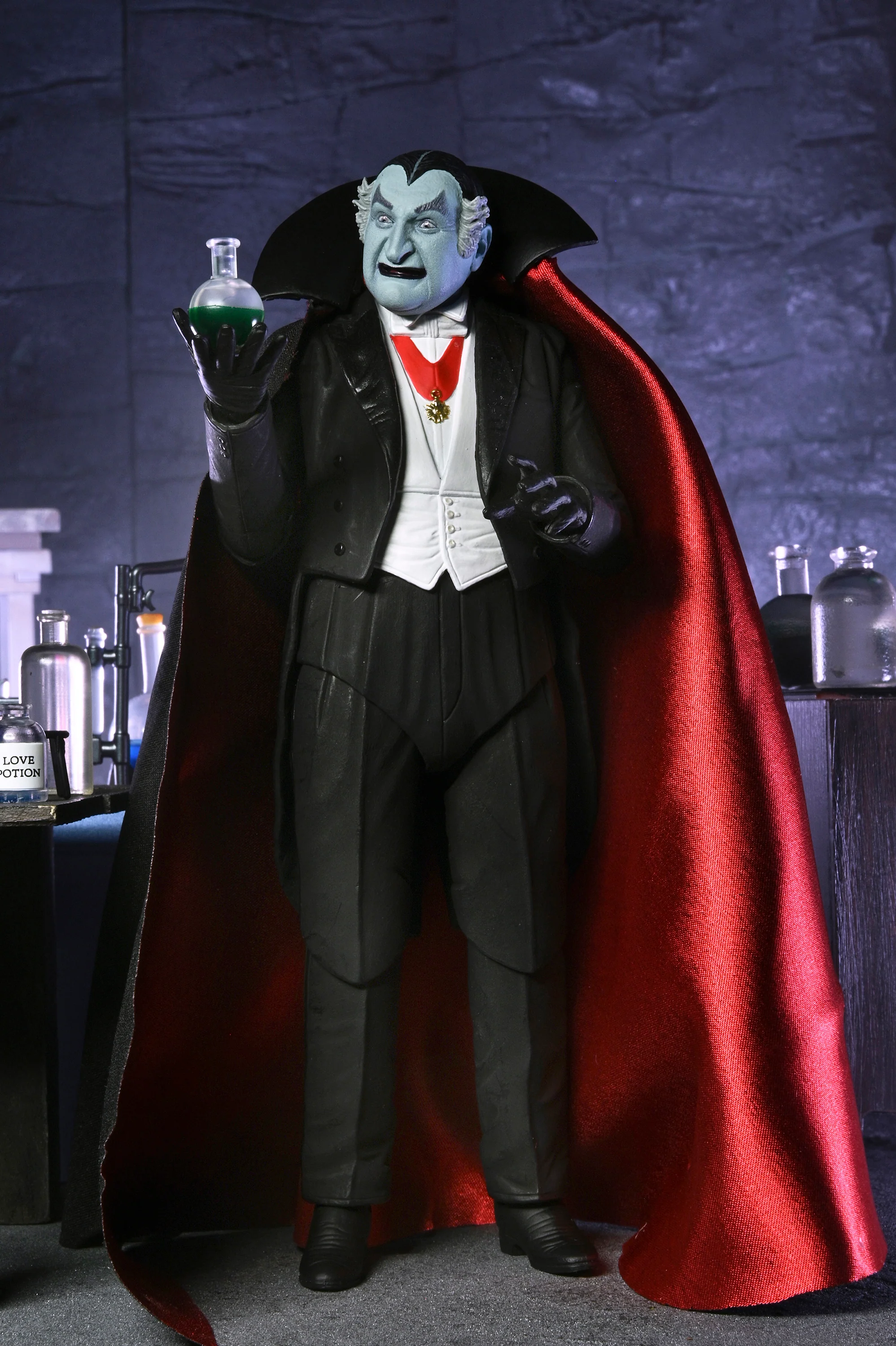The Munsters (TV Series) - Ultimate Grandpa Munster 7” Scale Action Figure - Image 2