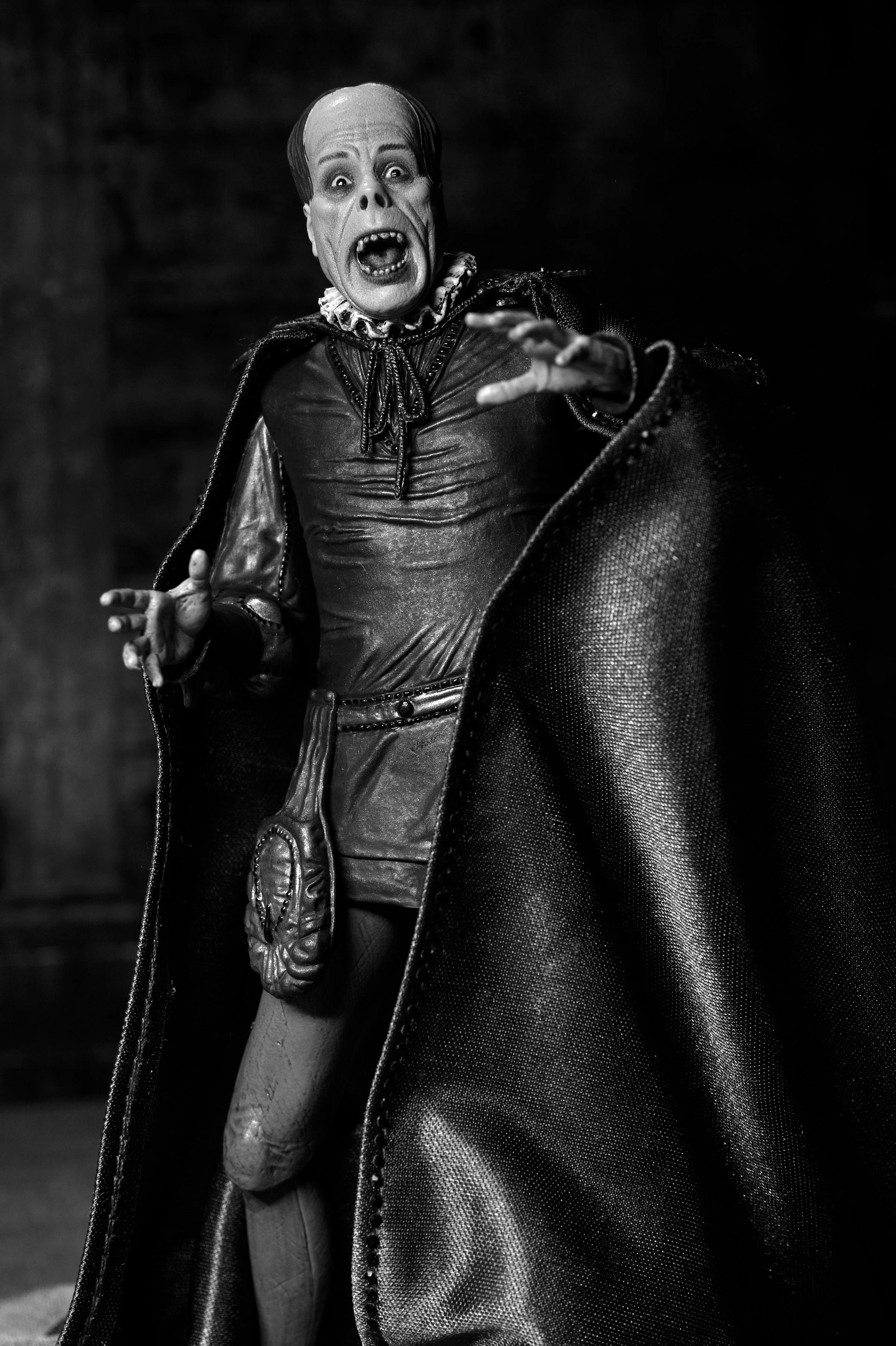 The Phantom of the Opera (1925) - Phantom of the Opera "Masque of the Red Death" 7" Scale Action Figure (Black & White) - Image 11