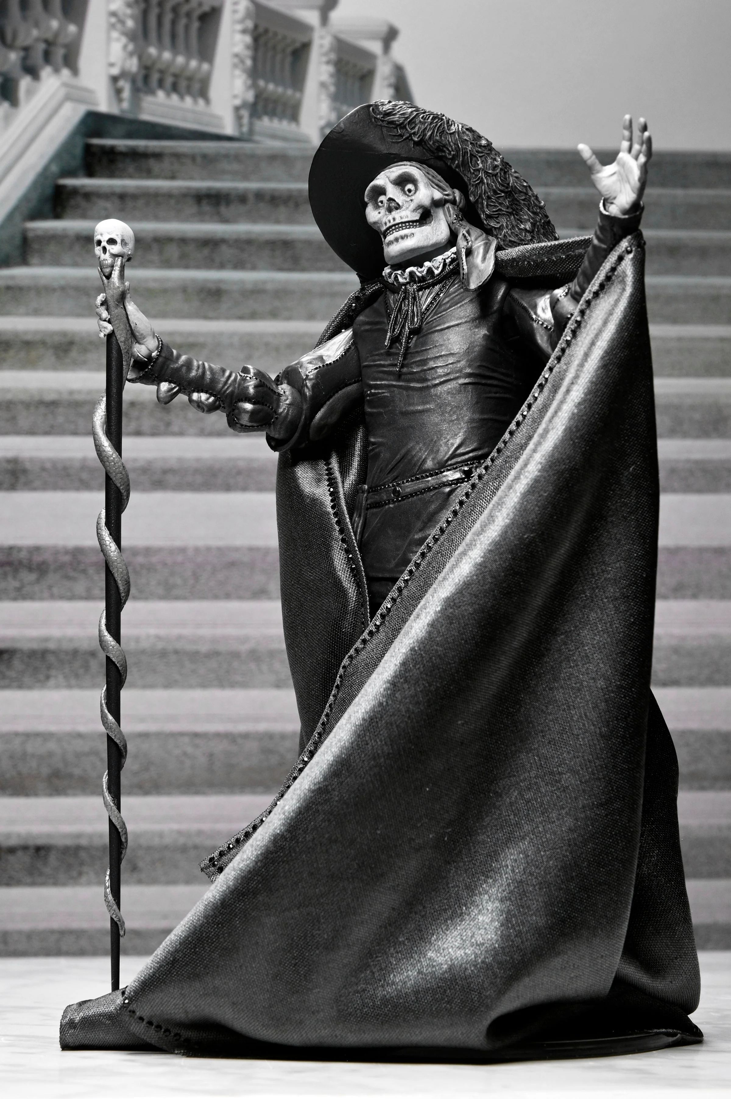 The Phantom of the Opera (1925) - Phantom of the Opera "Masque of the Red Death" 7" Scale Action Figure (Black & White) - Image 12