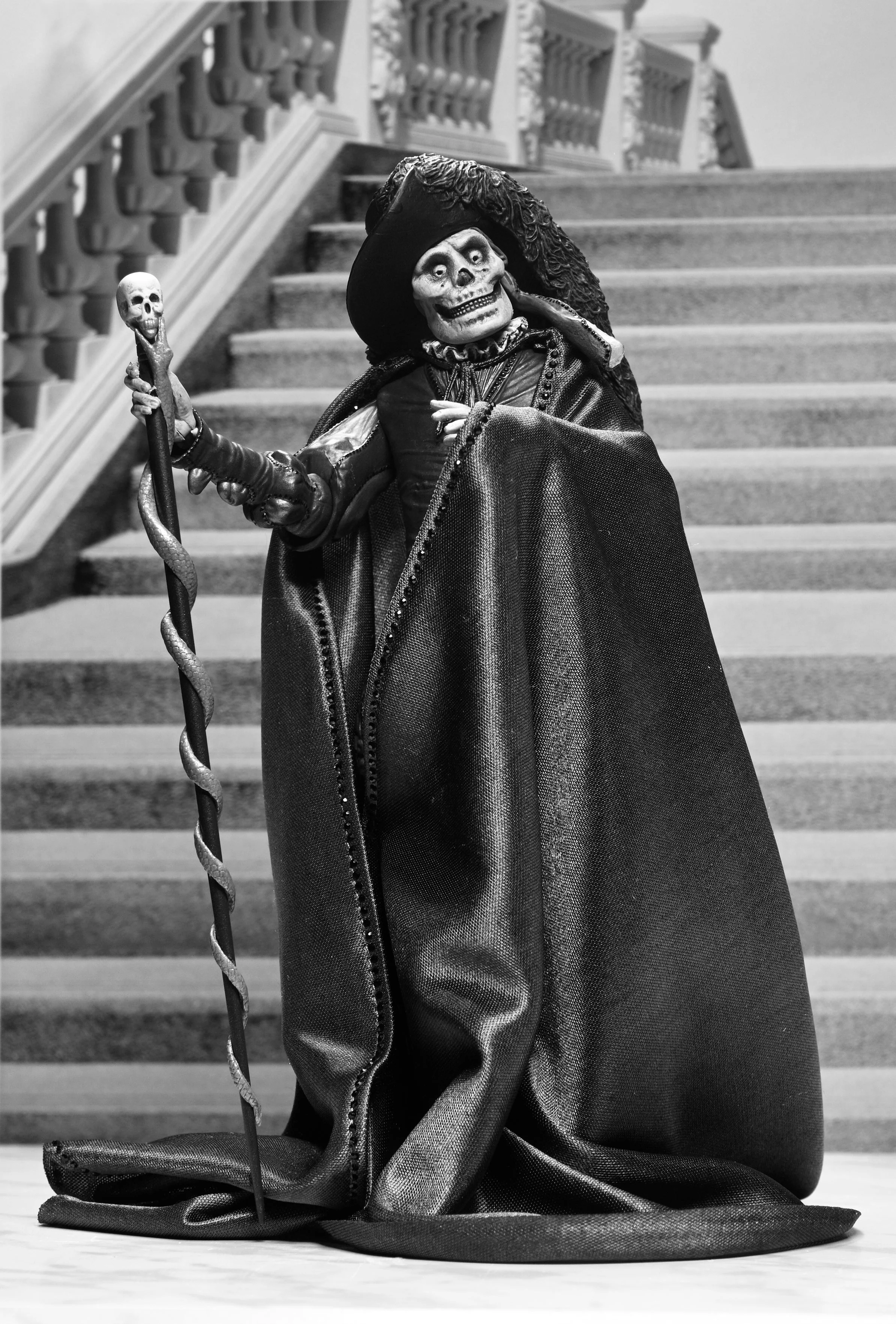 The Phantom of the Opera (1925) - Phantom of the Opera "Masque of the Red Death" 7" Scale Action Figure (Black & White) - Image 2