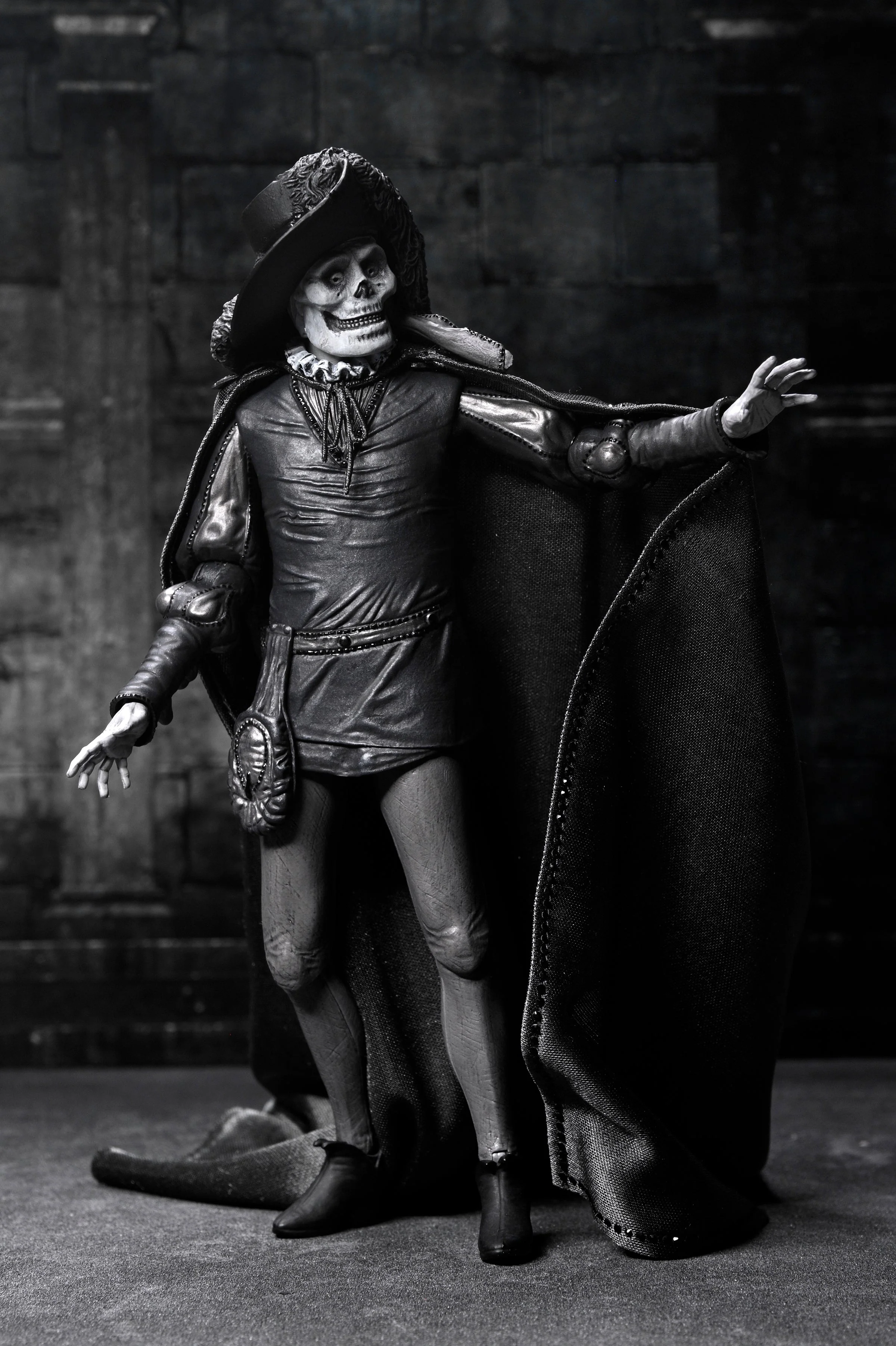 The Phantom of the Opera (1925) - Phantom of the Opera "Masque of the Red Death" 7" Scale Action Figure (Black & White) - Image 3