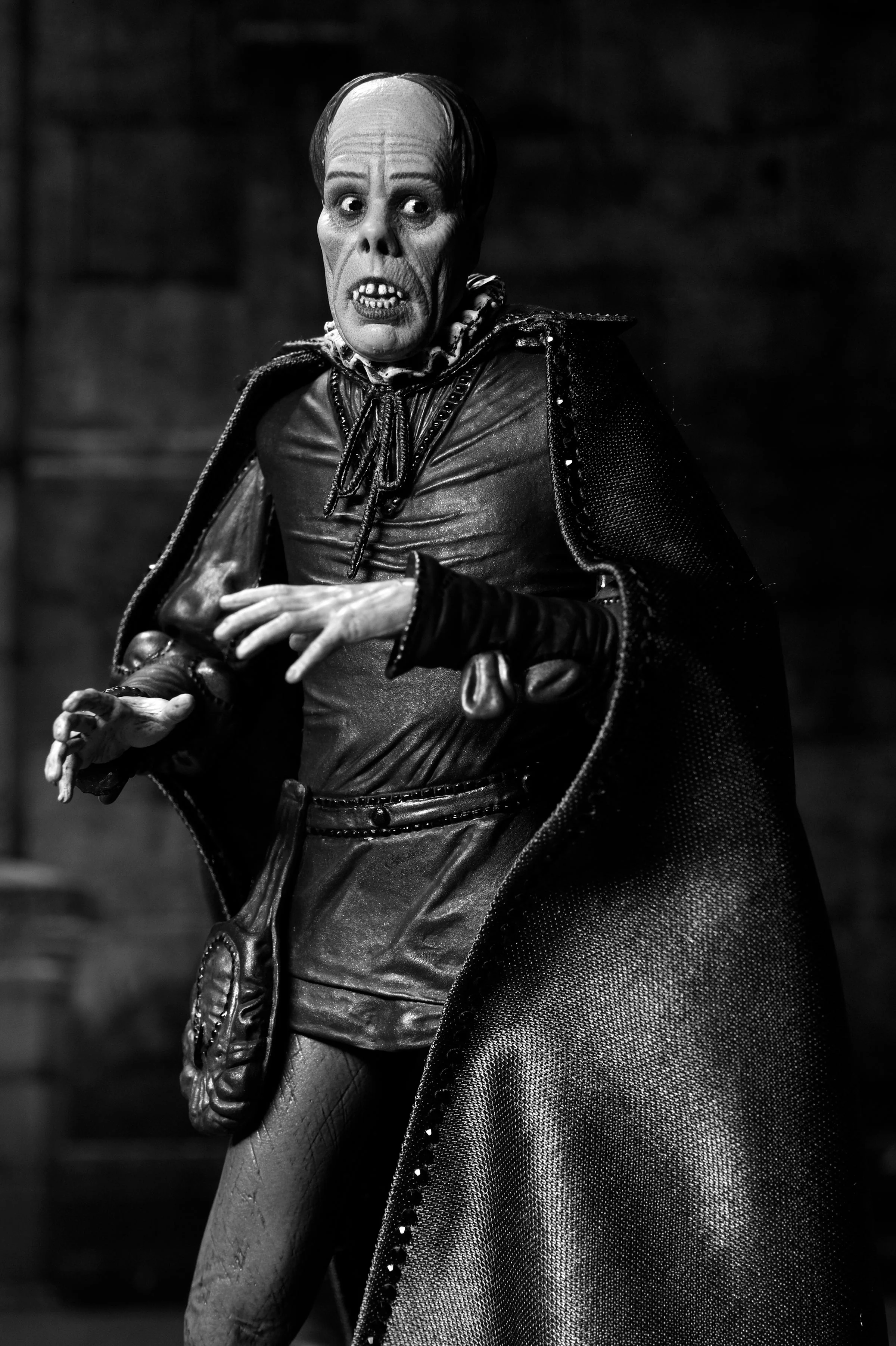The Phantom of the Opera (1925) - Phantom of the Opera "Masque of the Red Death" 7" Scale Action Figure (Black & White) - Image 4