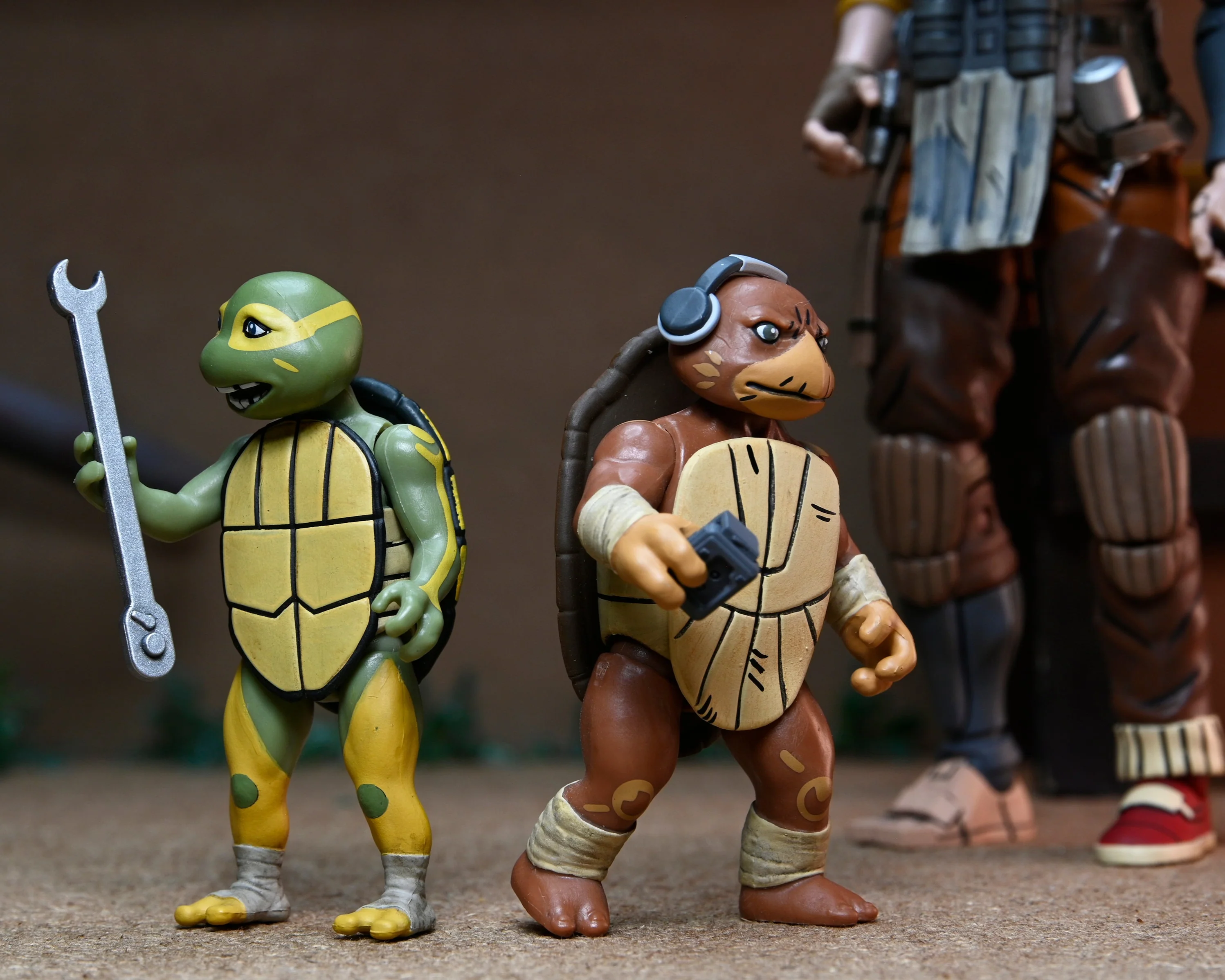 Teenage Mutant Ninja Turtles (The Last Ronin - The Lost Years) - Grammy April and Ultimate Casey Marie with Baby Turtles Yi, Moja, Odyn & Uno Action Figure Bundle - Image 16