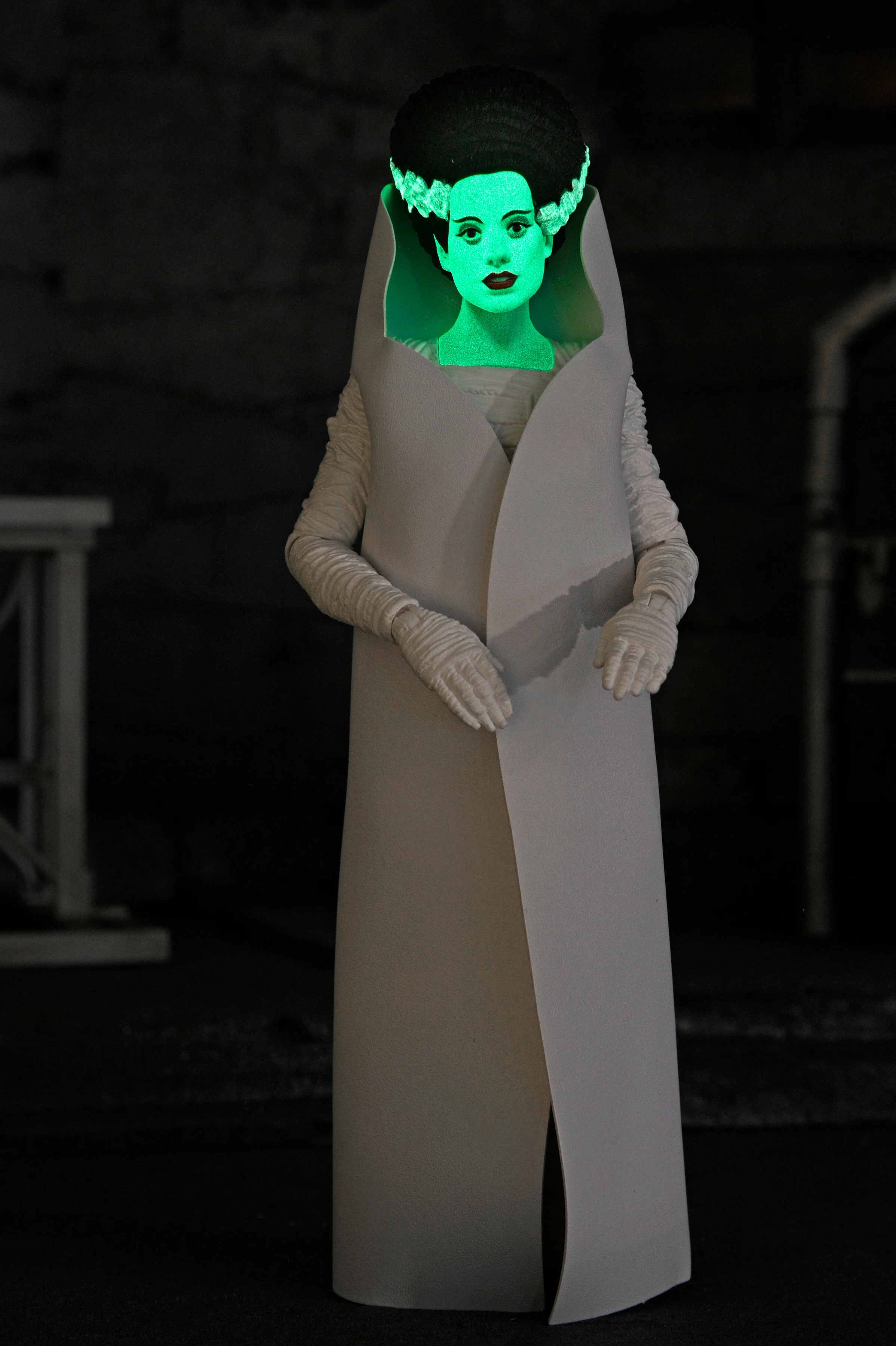 Universal Monsters - 90th Anniversary Glow-in-the-Dark Retro Bride of Frankenstein 7” Scale Action Figure (2025 Con Exclusive) (PRE-ORDER) - Image 2