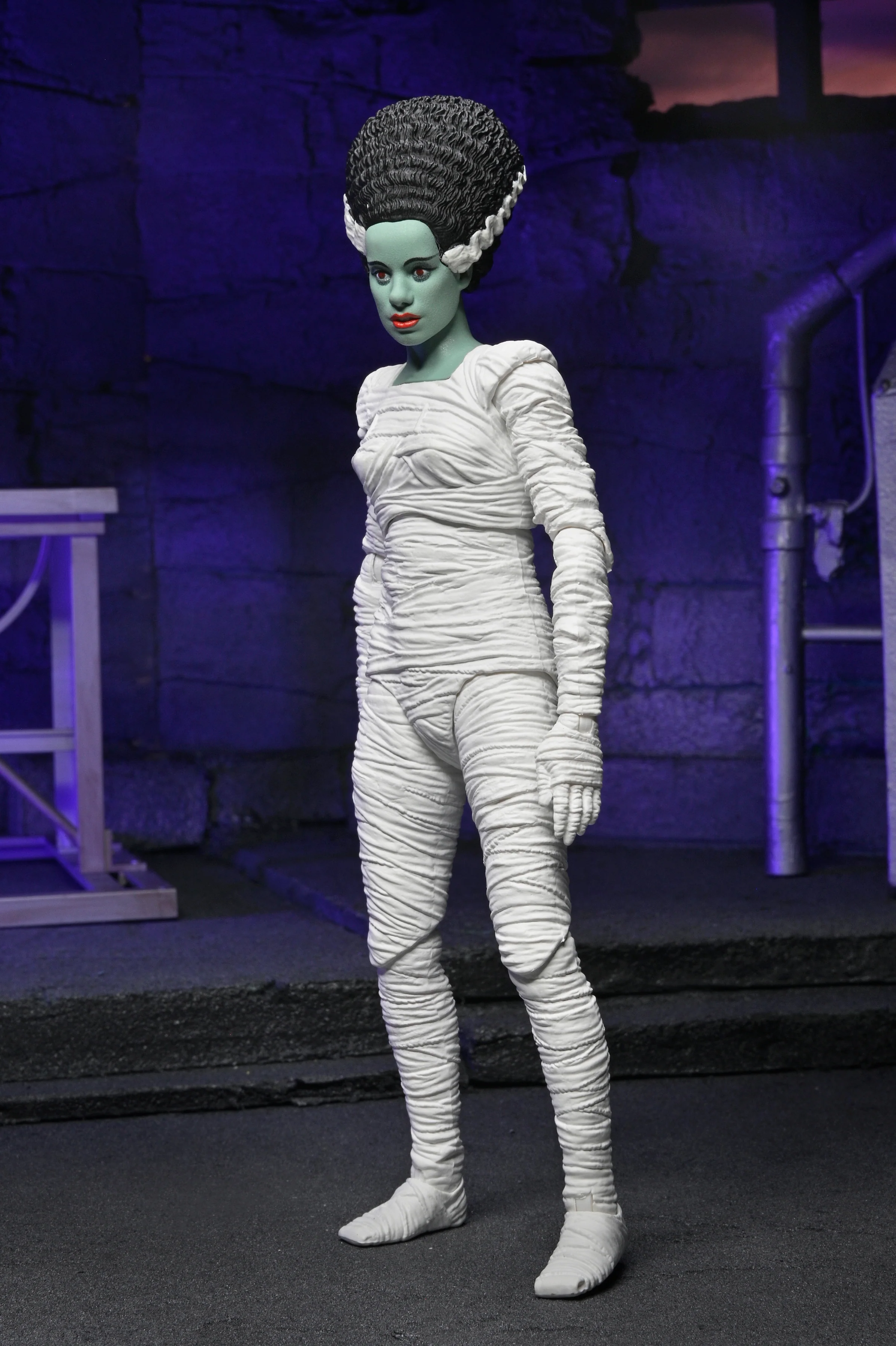 Universal Monsters - 90th Anniversary Glow-in-the-Dark Retro Bride of Frankenstein 7” Scale Action Figure (2025 Con Exclusive) (PRE-ORDER) - Image 3