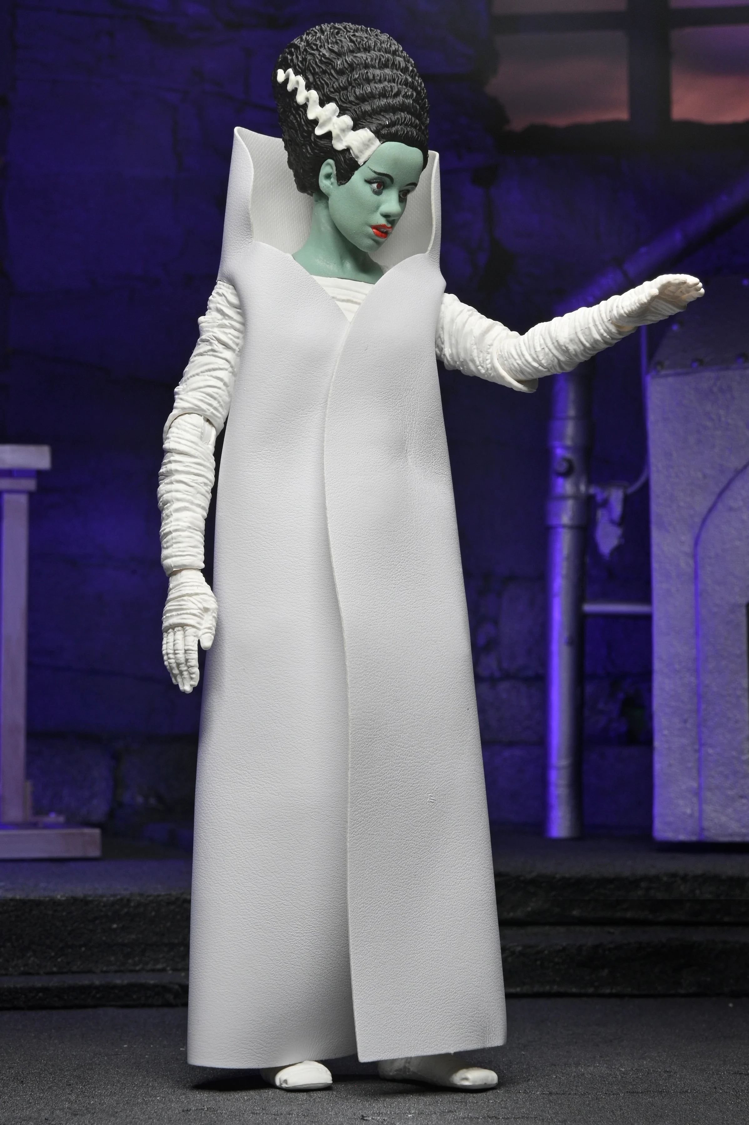 Universal Monsters - 90th Anniversary Glow-in-the-Dark Retro Bride of Frankenstein 7” Scale Action Figure (2025 Con Exclusive) (PRE-ORDER) - Image 4