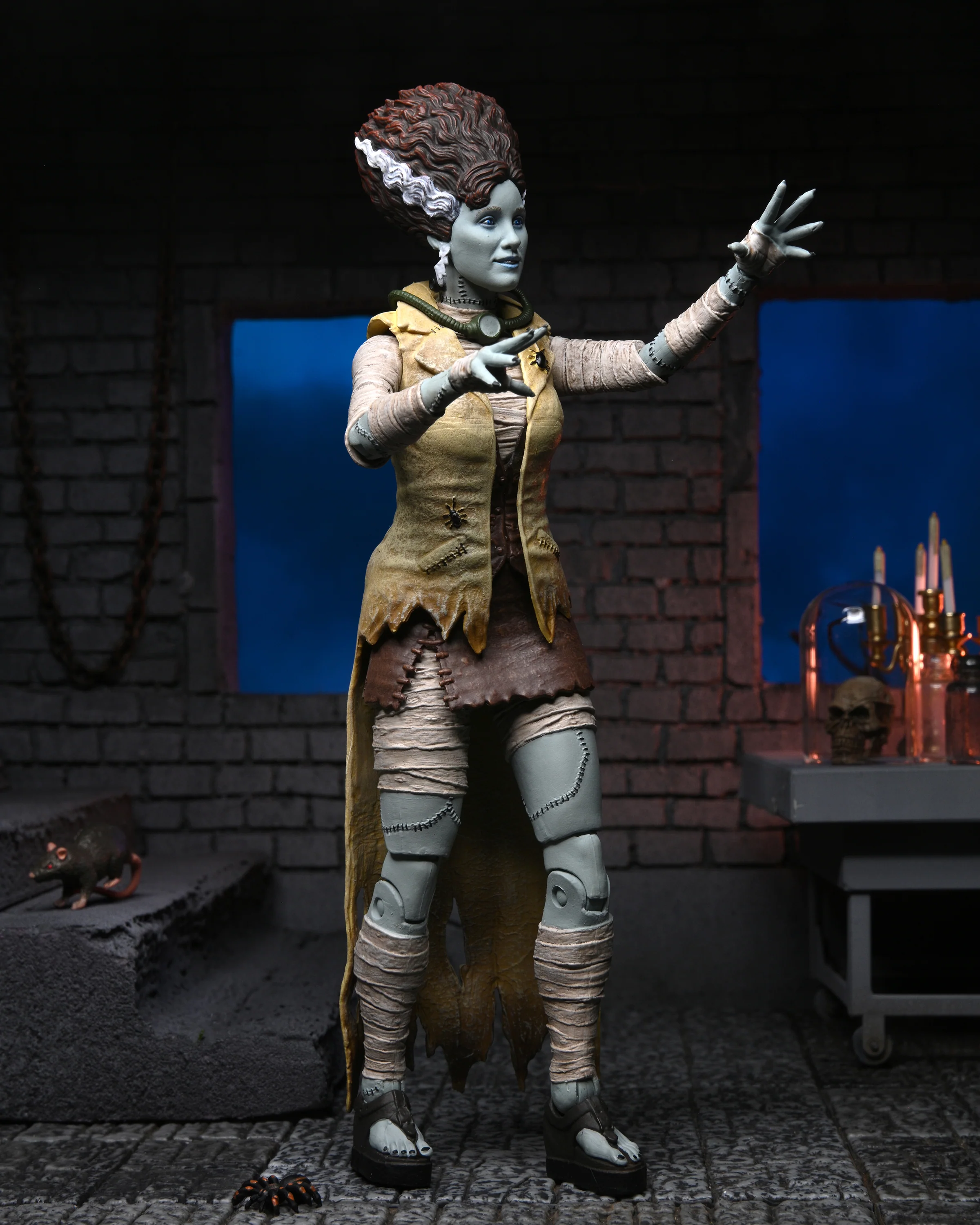 Universal Monsters x Teenage Mutant Ninja Turtles - April as The Bride of Frankenstein 7” Scale Action Figure