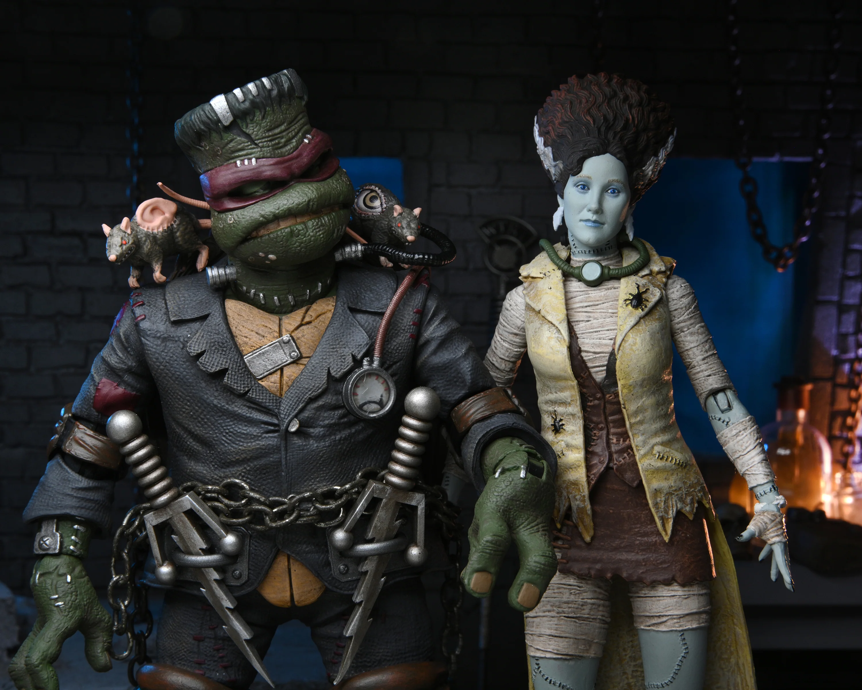 Universal Monsters x Teenage Mutant Ninja Turtles - April as The Bride of Frankenstein 7” Scale Action Figure - Image 12