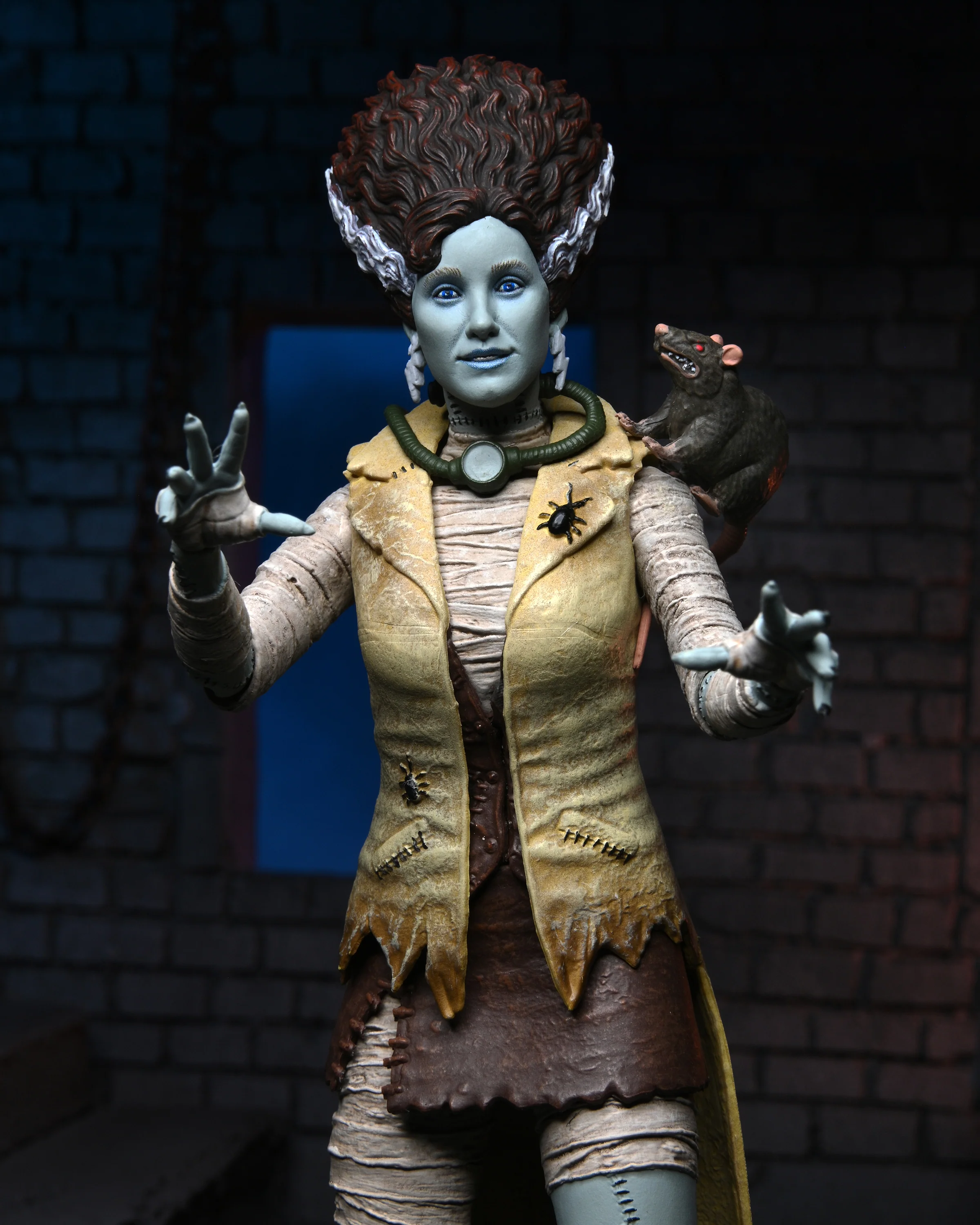 Universal Monsters x Teenage Mutant Ninja Turtles - April as The Bride of Frankenstein 7” Scale Action Figure - Image 3