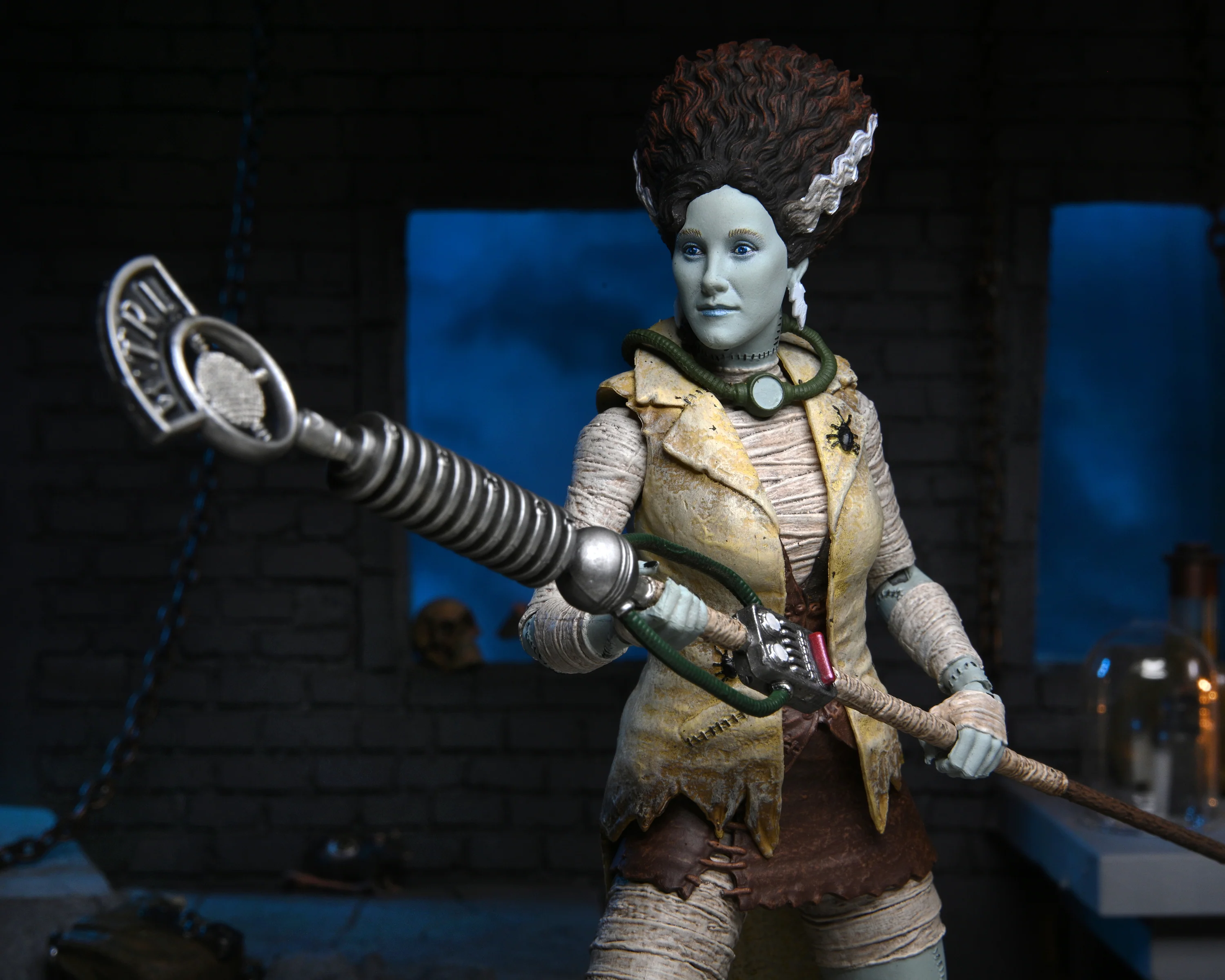 Universal Monsters x Teenage Mutant Ninja Turtles - April as The Bride of Frankenstein 7” Scale Action Figure - Image 7