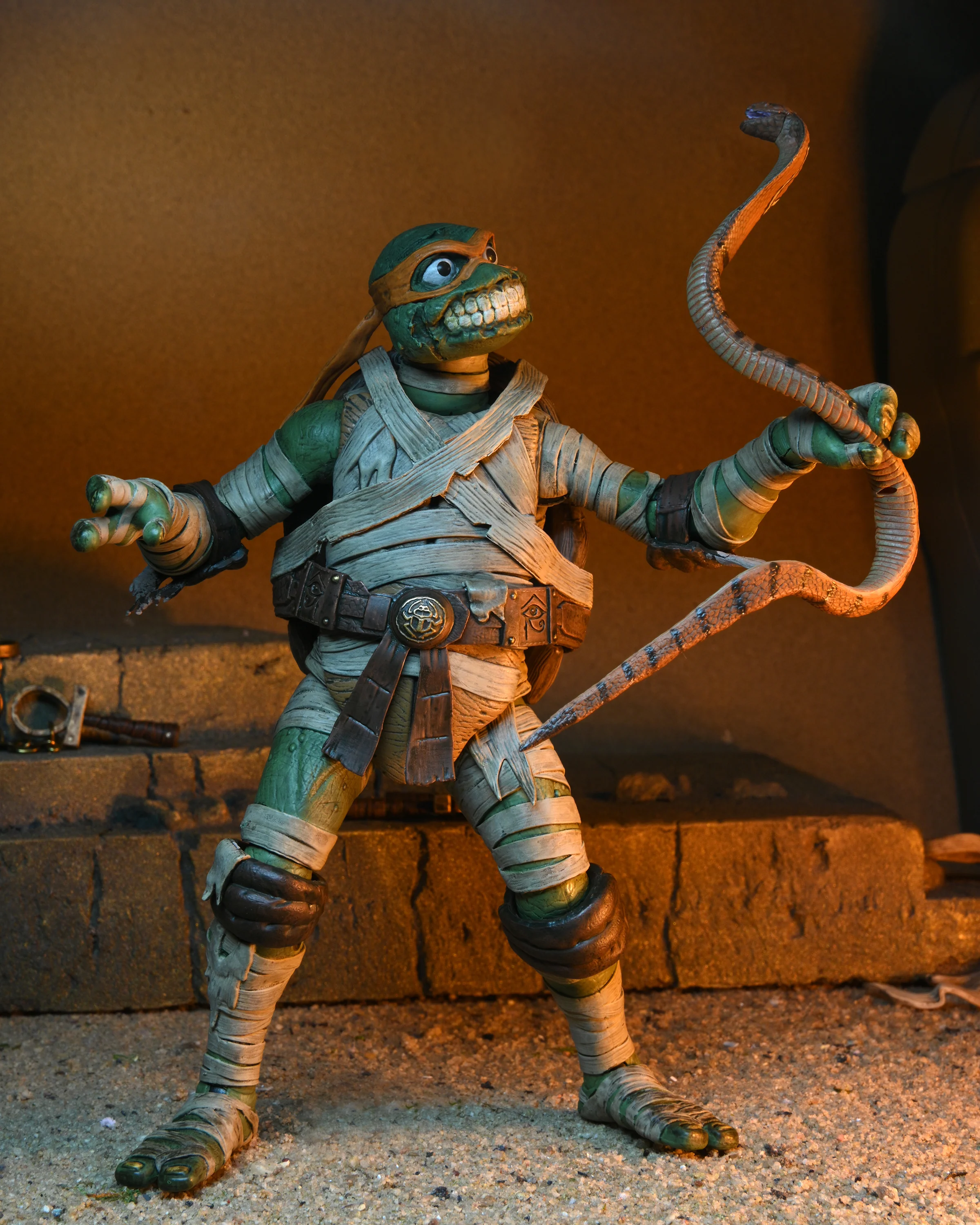 Universal Monsters x Teenage Mutant Ninja Turtles - Michelangelo as The Mummy 7” Scale Action Figure - Image 4
