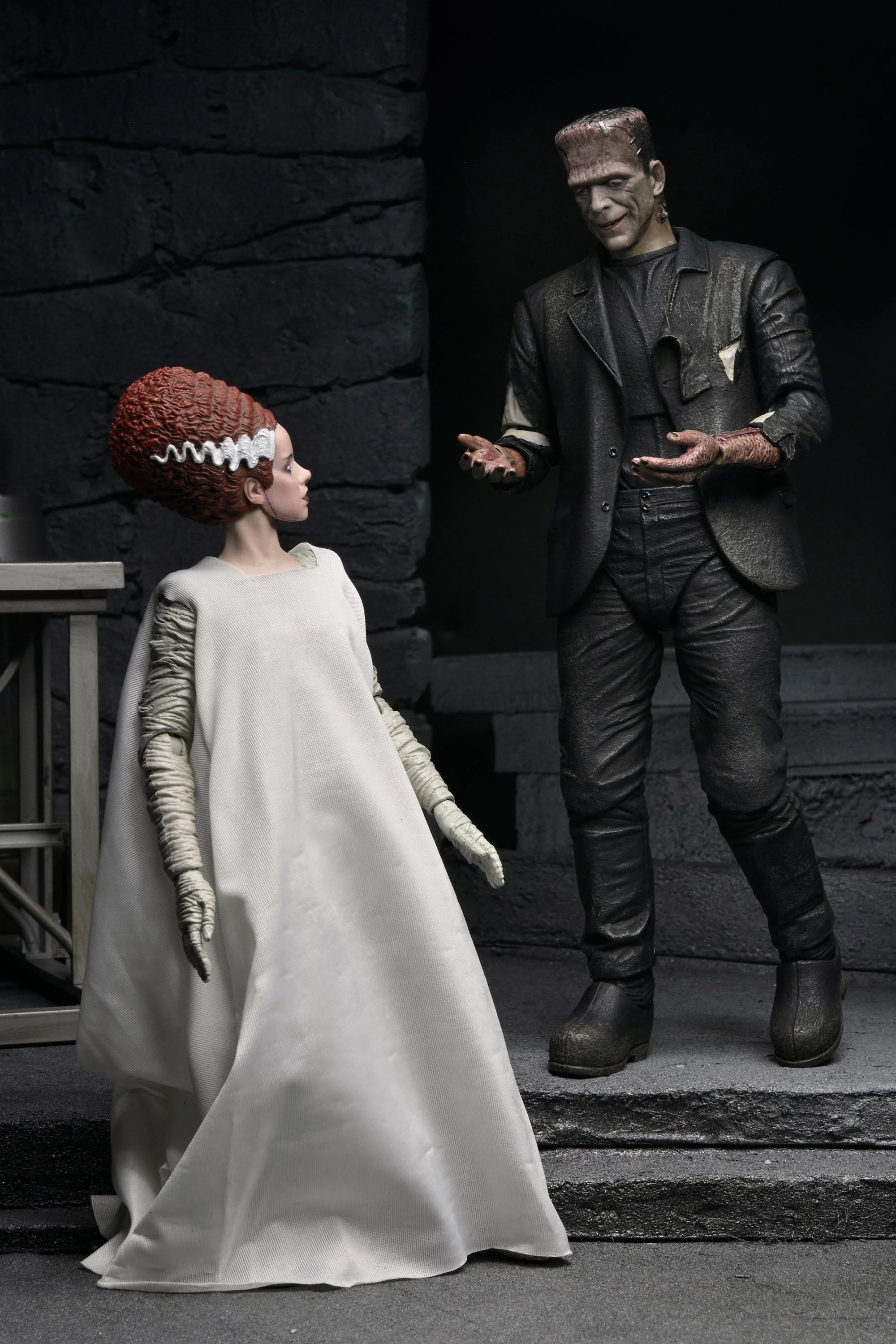Universal Monsters - The Bride of Frankenstein 90th Anniversary The Monster and His Bride 7” Scale Action Figure 2-Pack (PRE-ORDER) - Image 4
