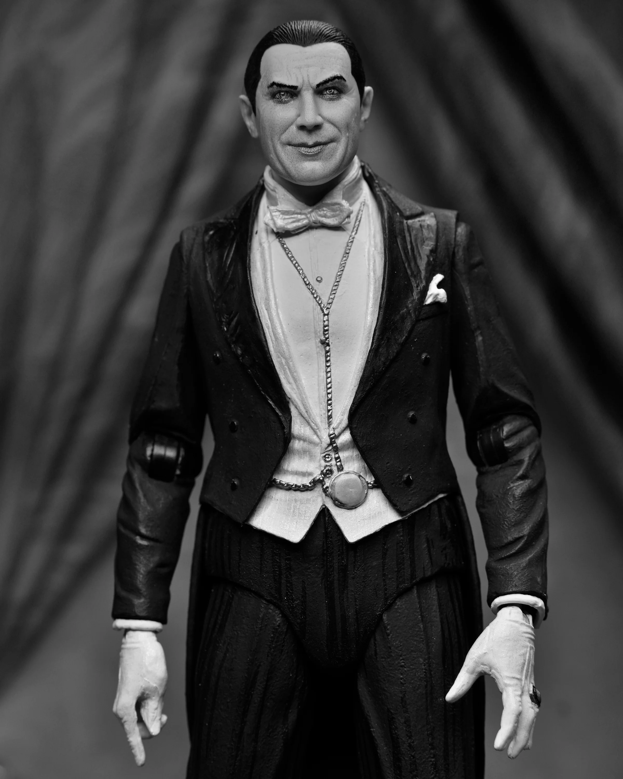 Universal Monsters - Ultimate Dracula (Carfax Abbey) 7" Scale Action Figure - Image 5