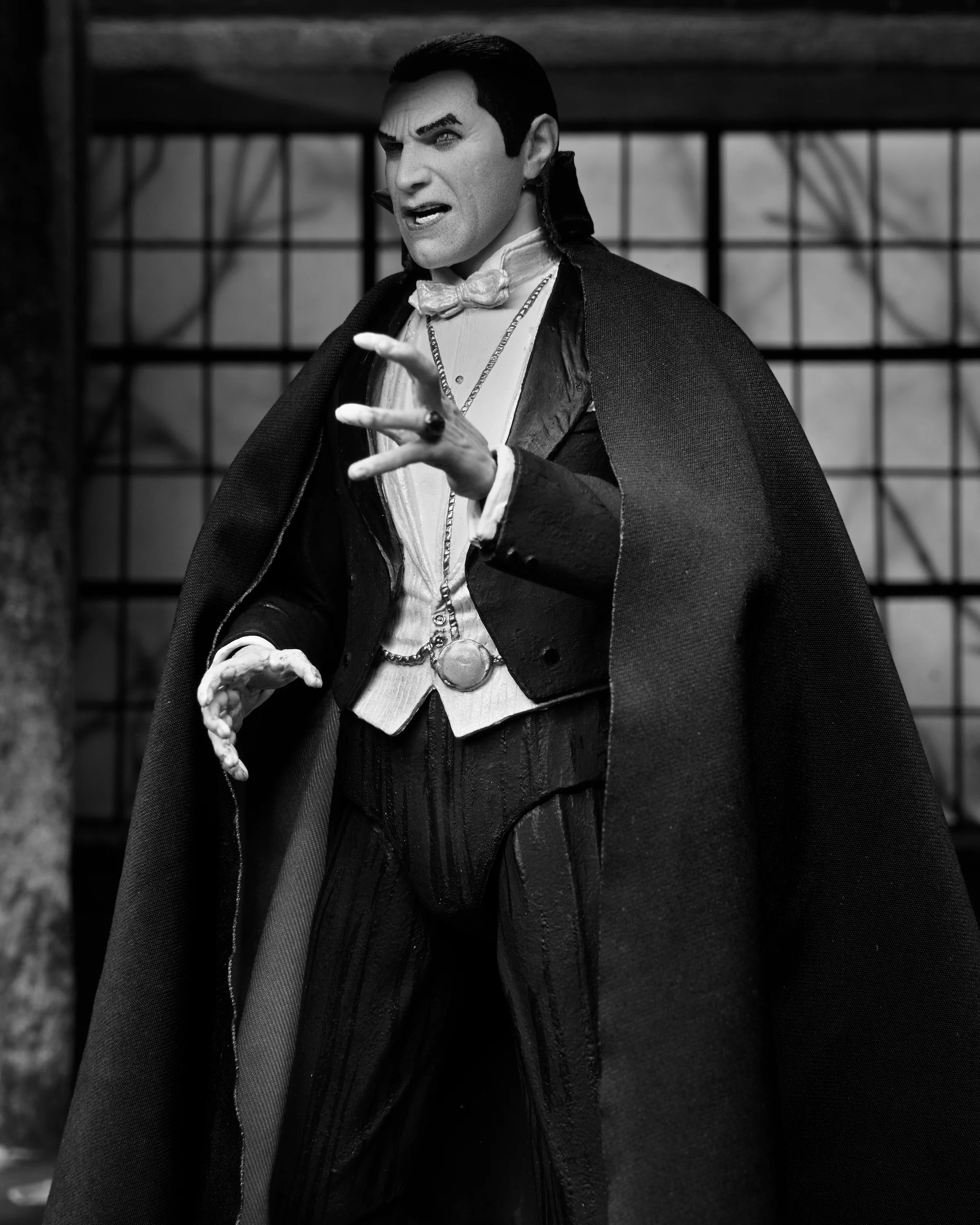 Universal Monsters - Ultimate Dracula (Carfax Abbey) 7" Scale Action Figure - Image 6