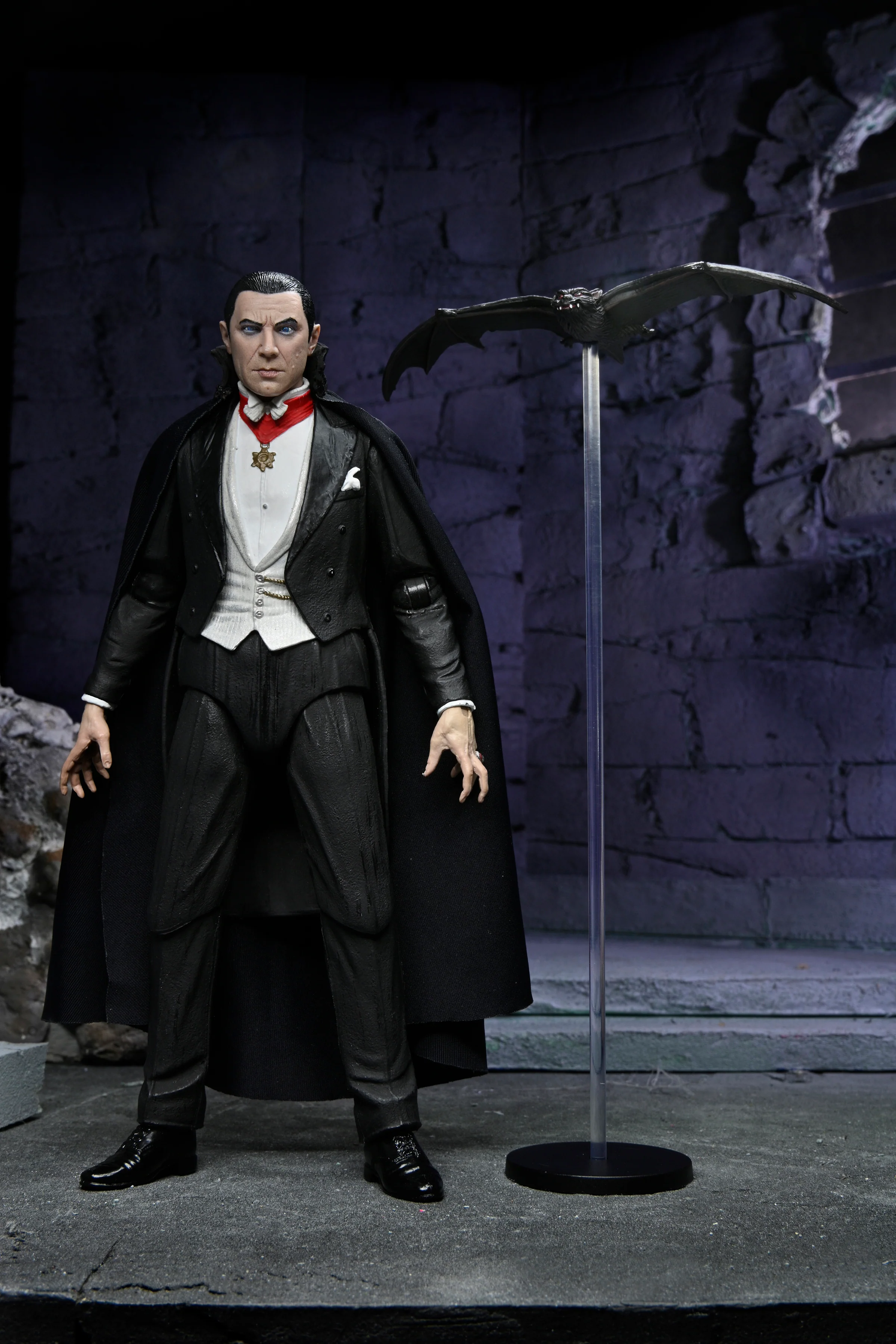 Universal Monsters - Ultimate Dracula (Transylvania) 7" Scale Action Figure - Image 11
