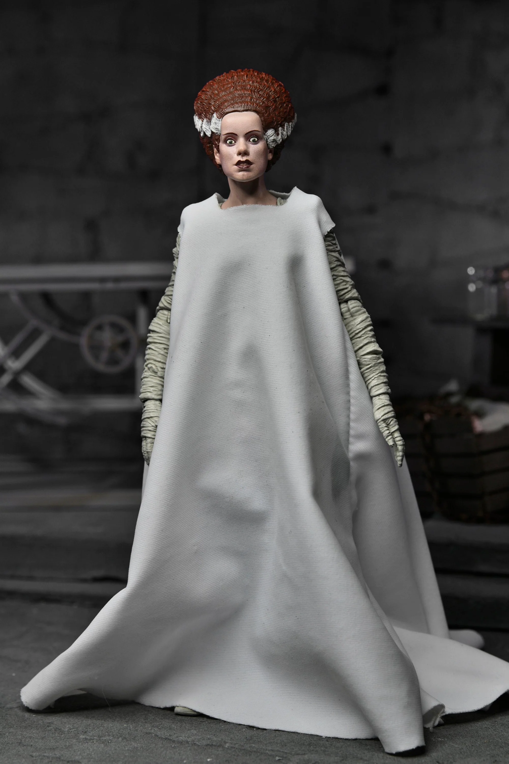 Universal Monsters - Ultimate Frankenstein's Monster & The Bride of Frankenstein 7” Scale Action Figures Bundle - Image 3