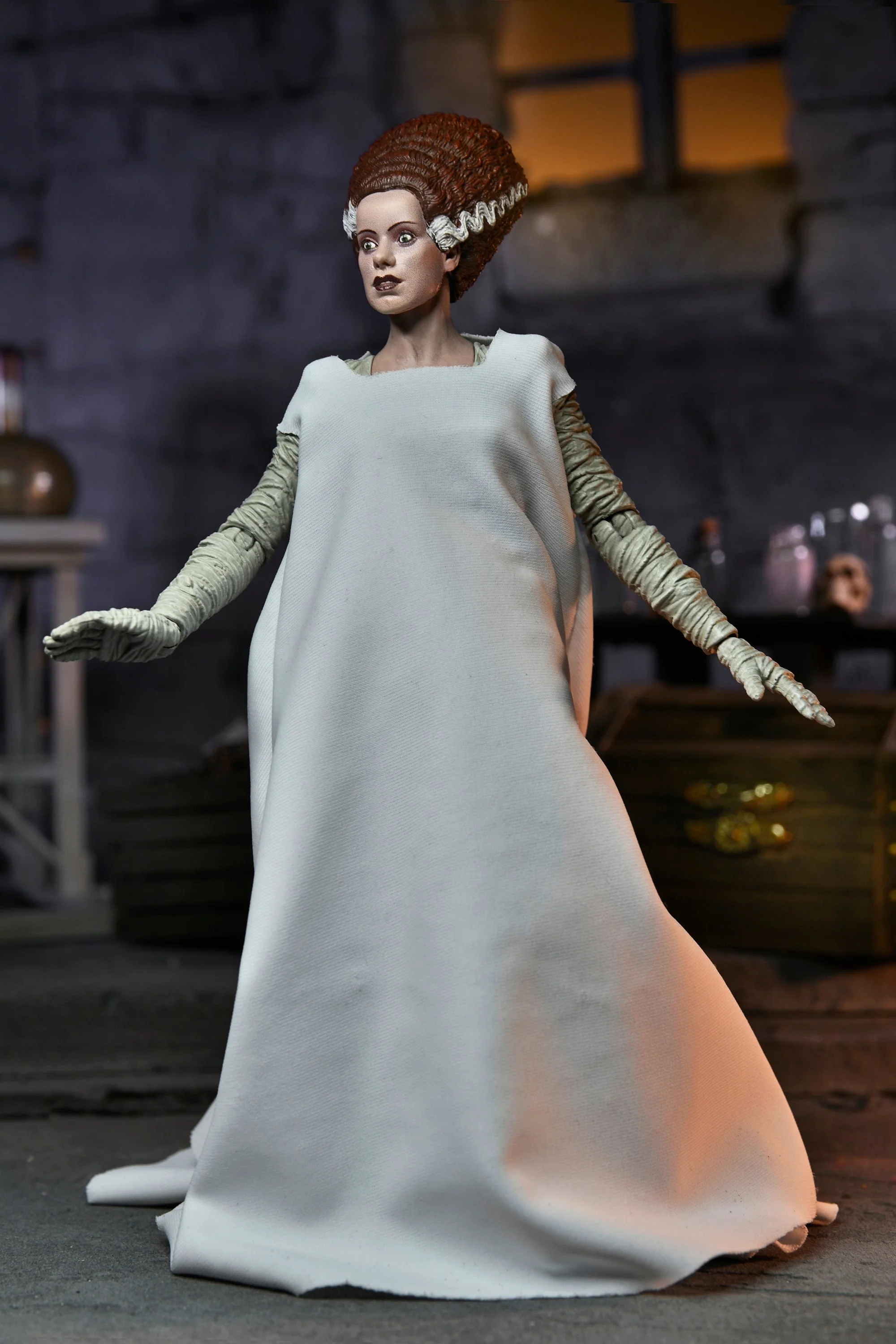Universal Monsters - Ultimate Frankenstein's Monster & The Bride of Frankenstein 7” Scale Action Figures Bundle - Image 5