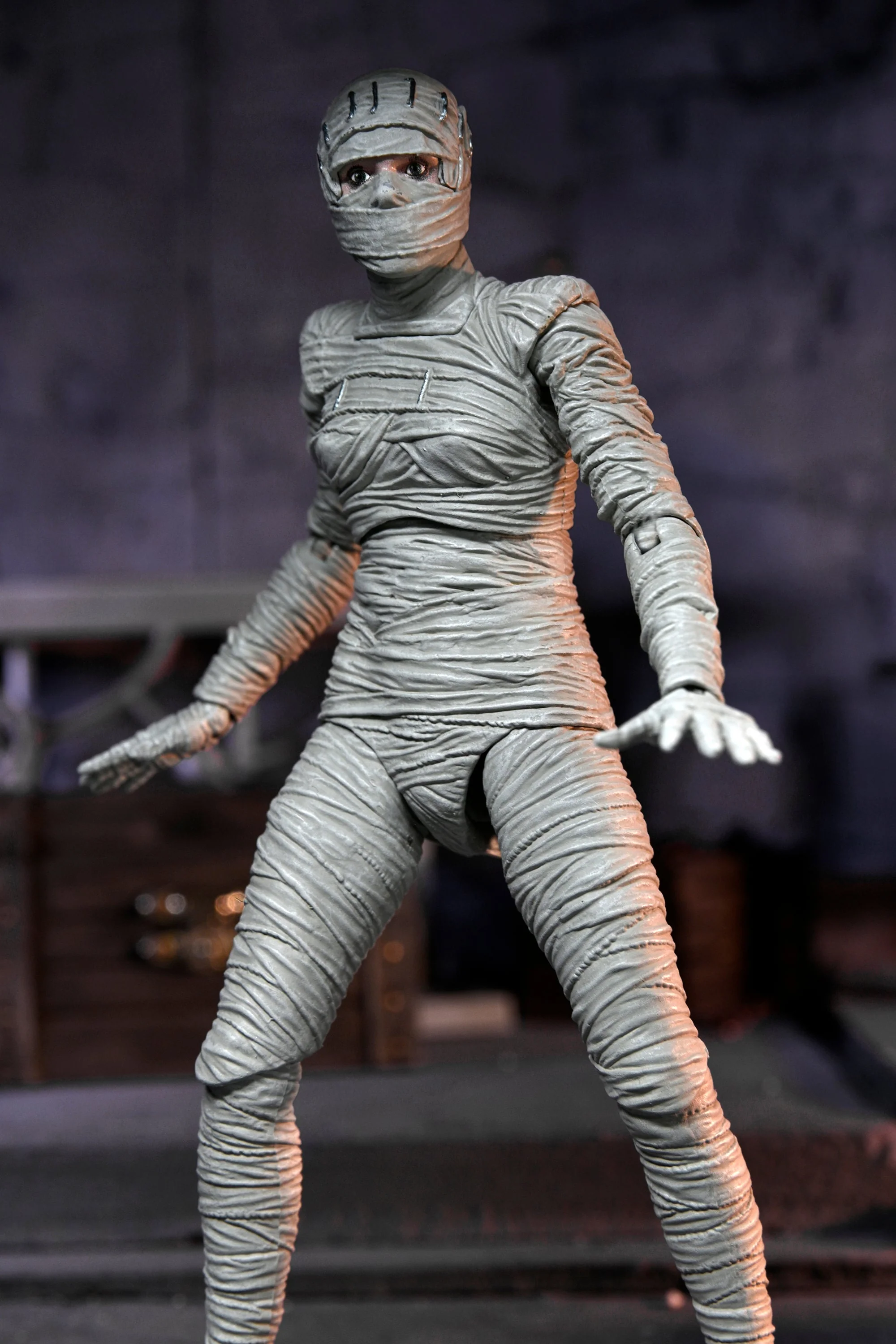 Universal Monsters - Ultimate The Bride of Frankenstein 7” Scale Action Figure (Color) - Image 6