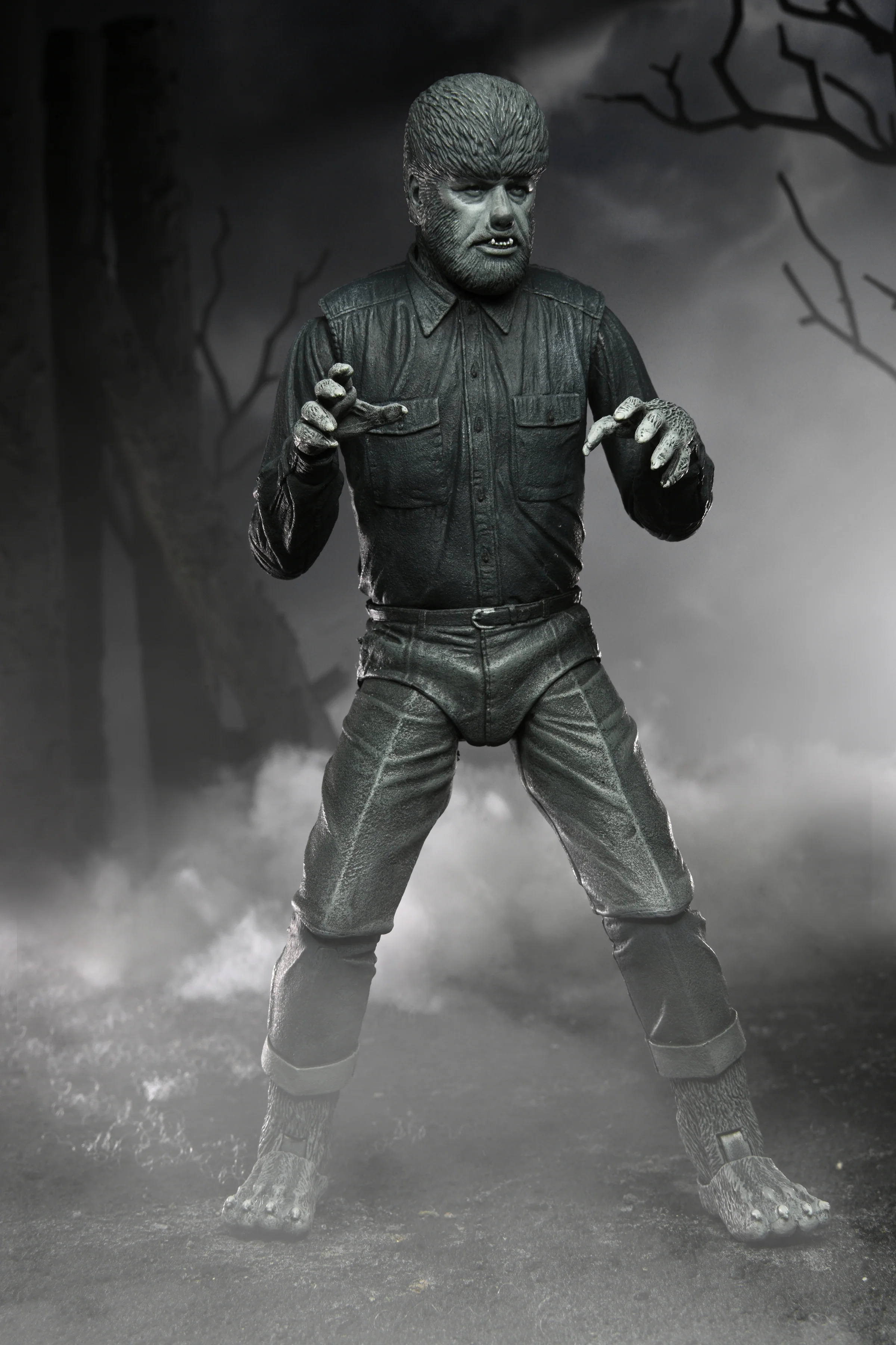 Universal Monsters - Ultimate Wolf Man (Black & White) 7" Scale Action Figure - Image 12