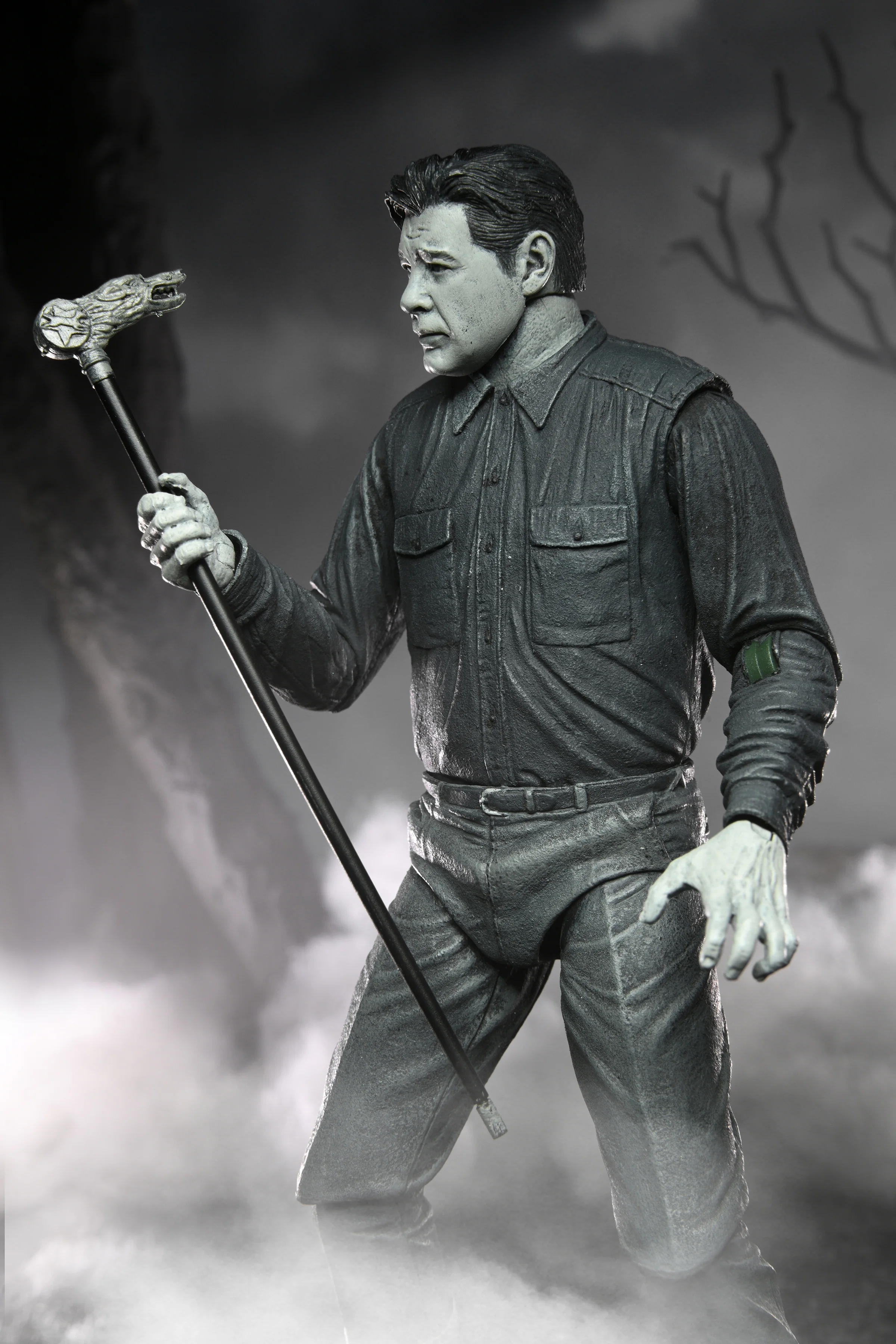 Universal Monsters - Ultimate Wolf Man (Black & White) 7" Scale Action Figure - Image 14