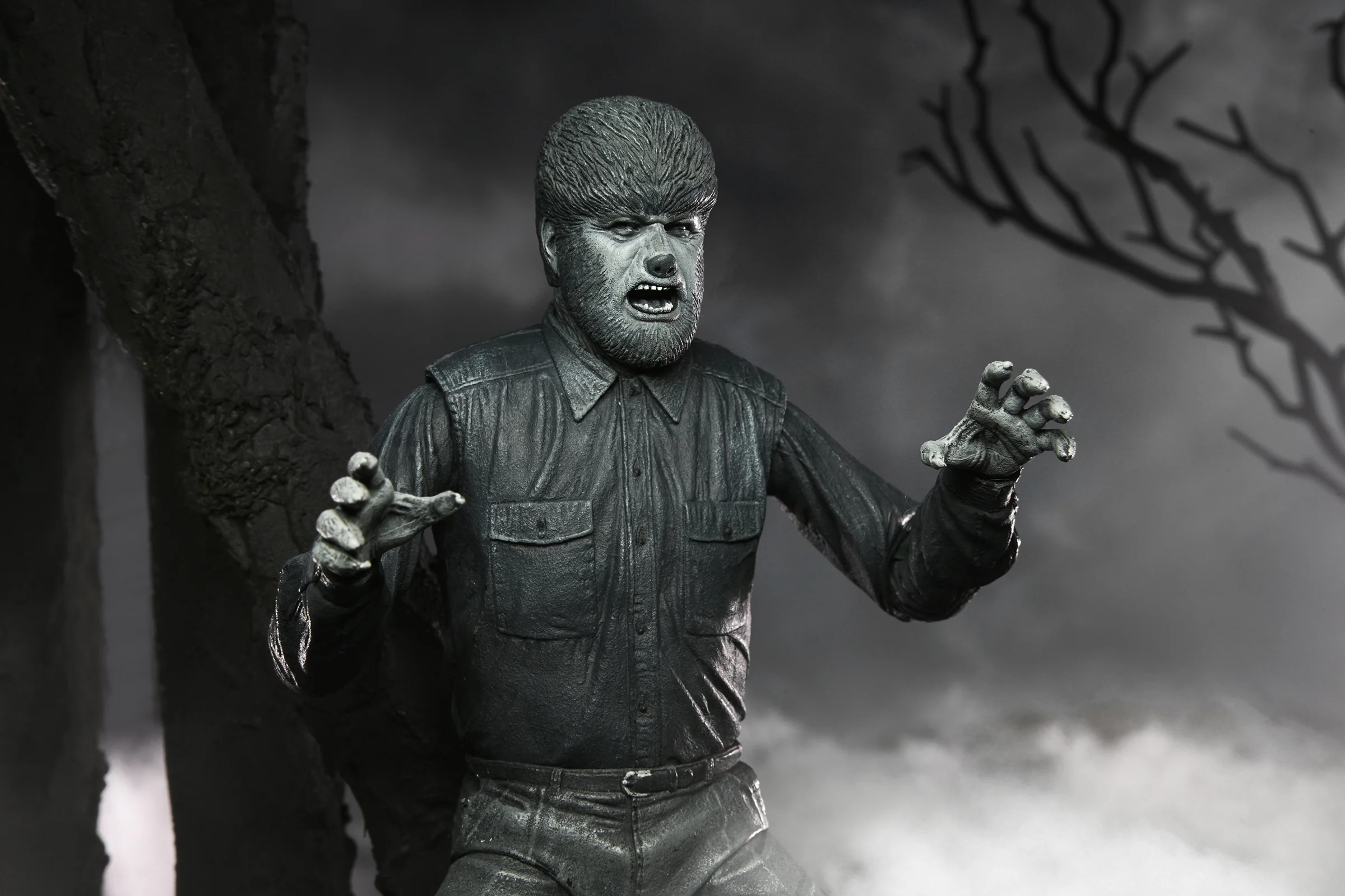 Universal Monsters - Ultimate Wolf Man (Black & White) 7" Scale Action Figure - Image 16