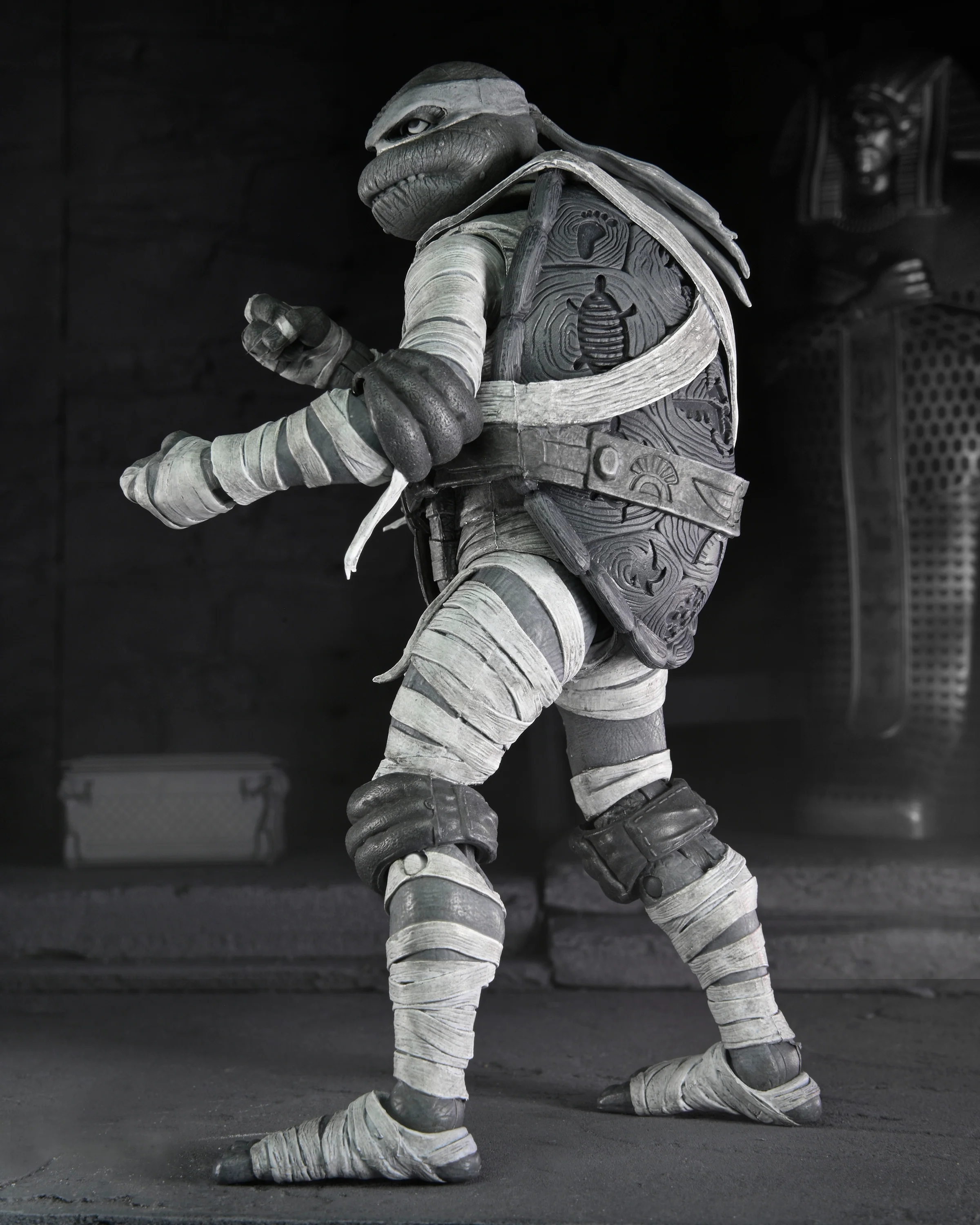 Universal Monsters x Teenage Mutant Ninja Turtles – Black & White Turtles 7” Scale Action Figure 4-Pack - Image 13