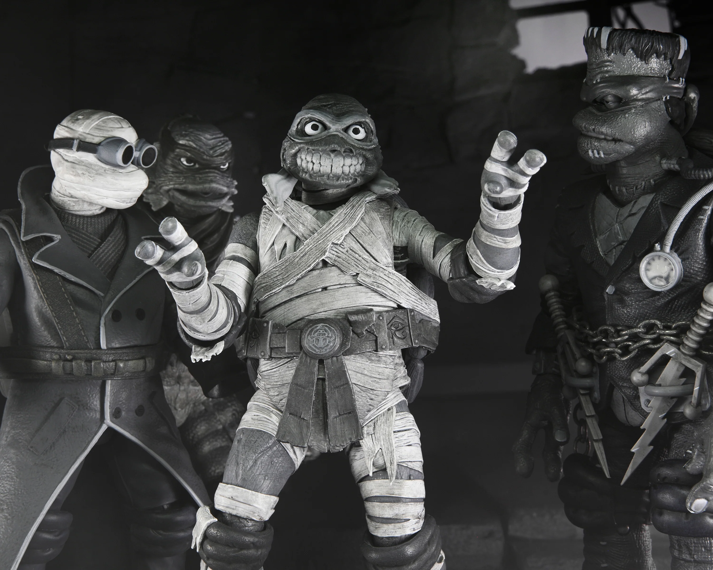 Universal Monsters x Teenage Mutant Ninja Turtles – Black & White Turtles 7” Scale Action Figure 4-Pack - Image 14