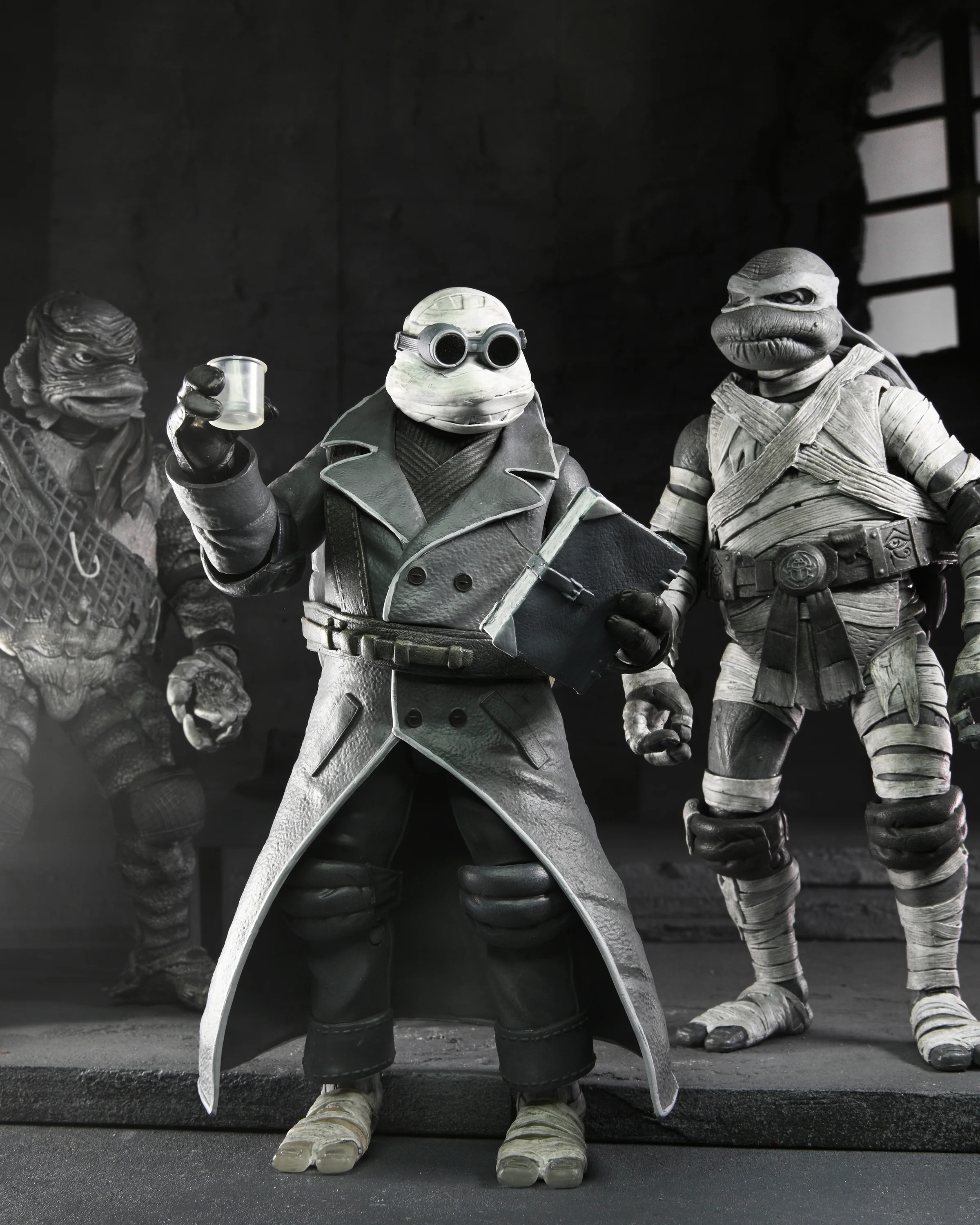 Universal Monsters x Teenage Mutant Ninja Turtles – Black & White Turtles 7” Scale Action Figure 4-Pack - Image 3