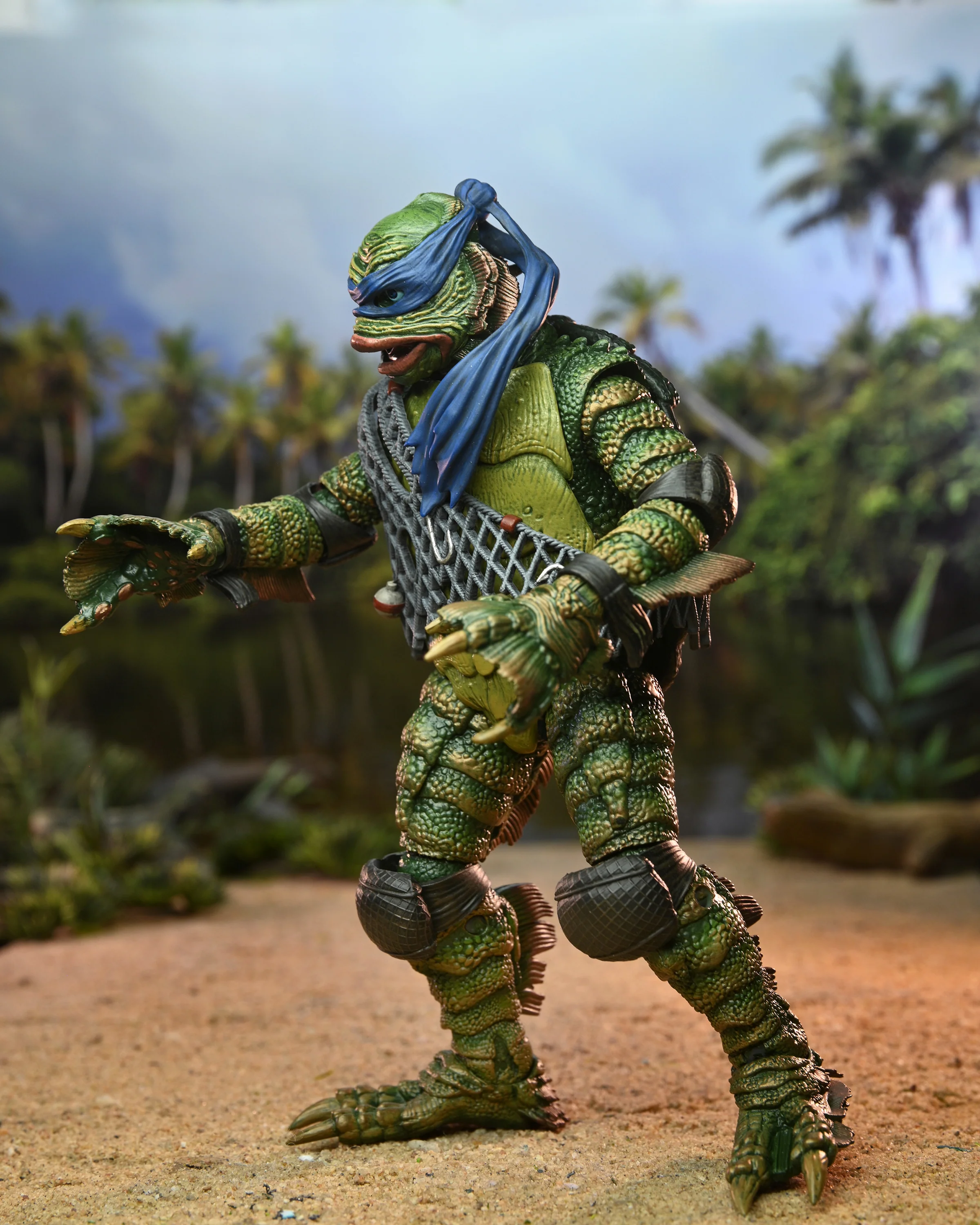 Universal Monsters x Teenage Mutant Ninja Turtles – Ultimate Leonardo as the Creature 7” Scale Action Figure - Image 4